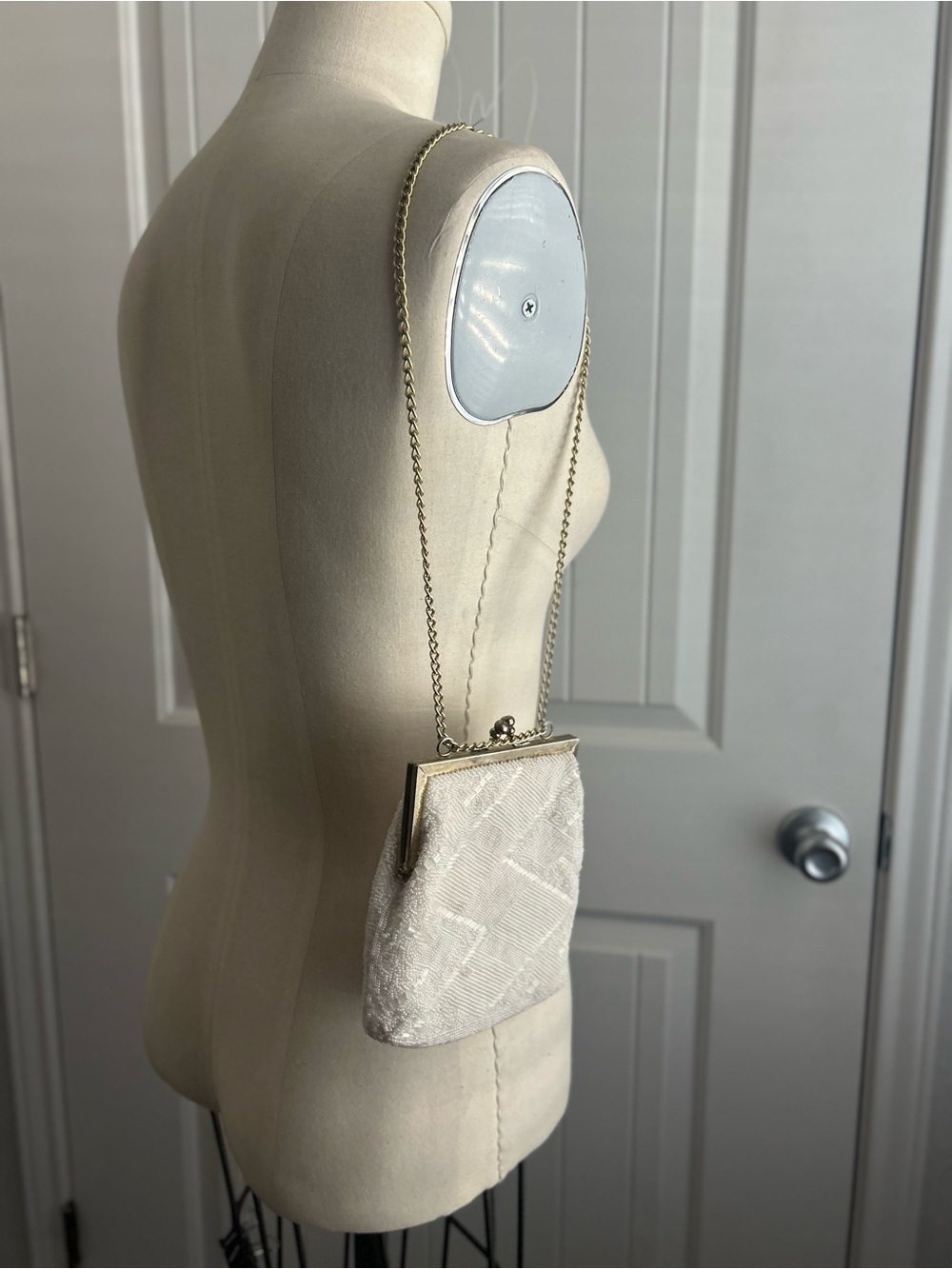 Ivory beaded Kisslock Evening Chain Bag vintage